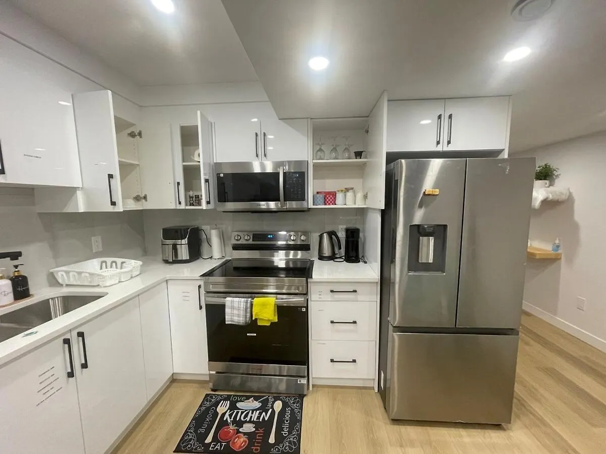 Your Cozy Happy Place YYC Apartman