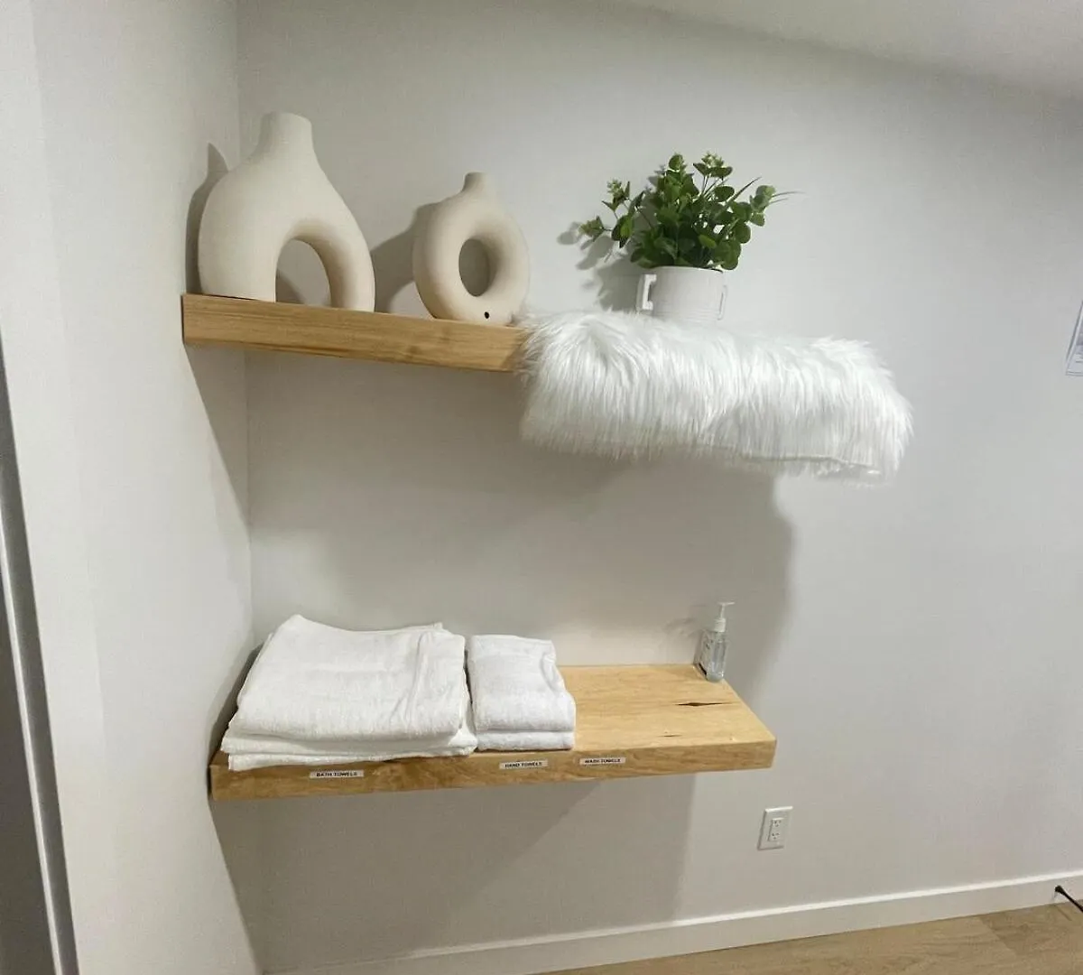 Your Cozy Happy Place YYC Apartman